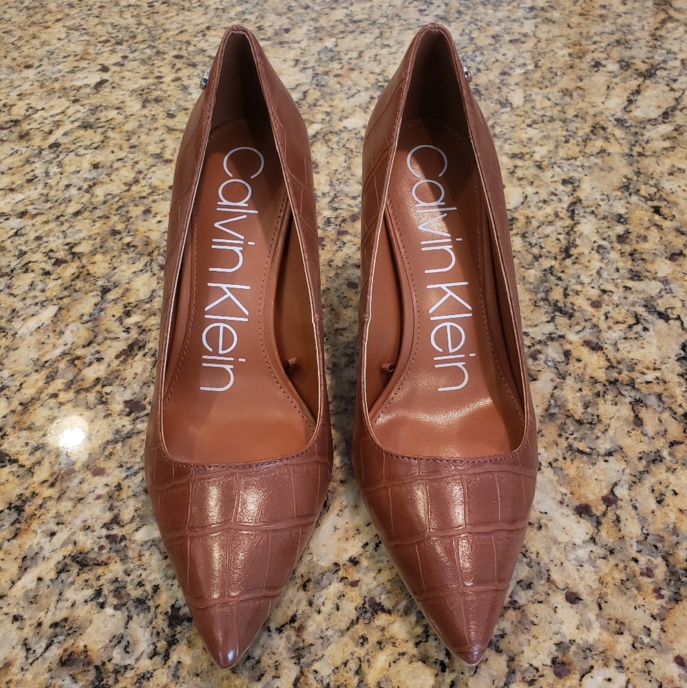 Calvin Klein - Brady Croc Embossed Pump